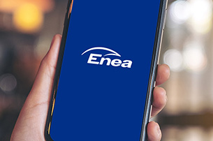 Ekran telefonu, na którym widać logo Enei
