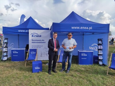 prezes-i.-rogowski-na-stoisku-es