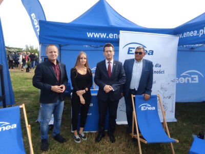 prezes-i.-rogowski-oraz-zespol-dsir-na-stoisku-es