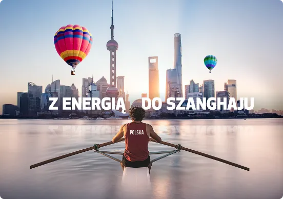 Polski kajakarz na tle Szanghaju
