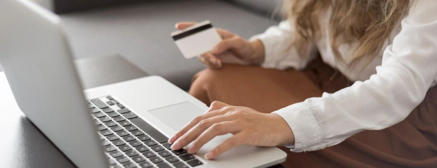 adult-woman-ready-buy-online-with-credit-card