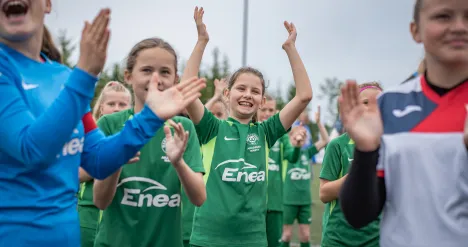 Dzieci trenujące w Warta Poznań