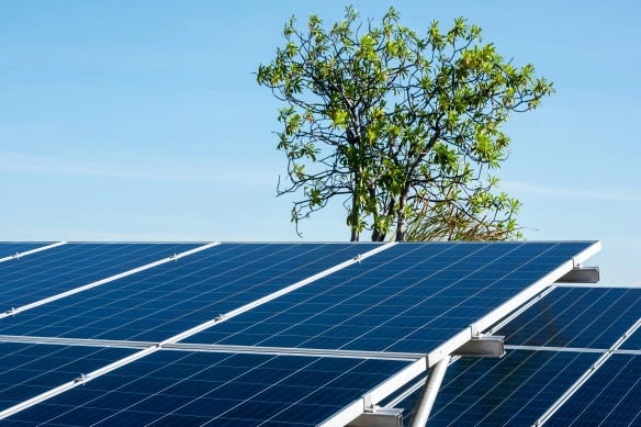 panel-solar-cielo-azul