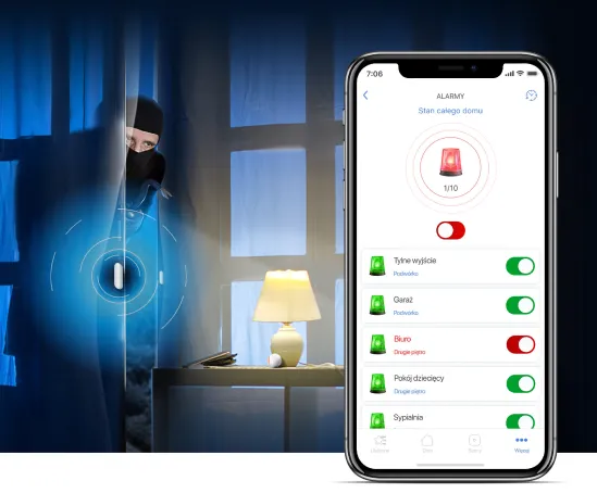 Pakiet ochrona. Złodziej próbujący dostać się do mieszkania