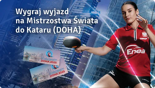 Zawodniczka w stroju Enea trzymająca rakietkę do tenisa stołowego